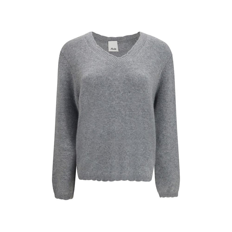 Gray cashmere sweater used by THE NOTICE to examine wear, recovery and seasonal storage.