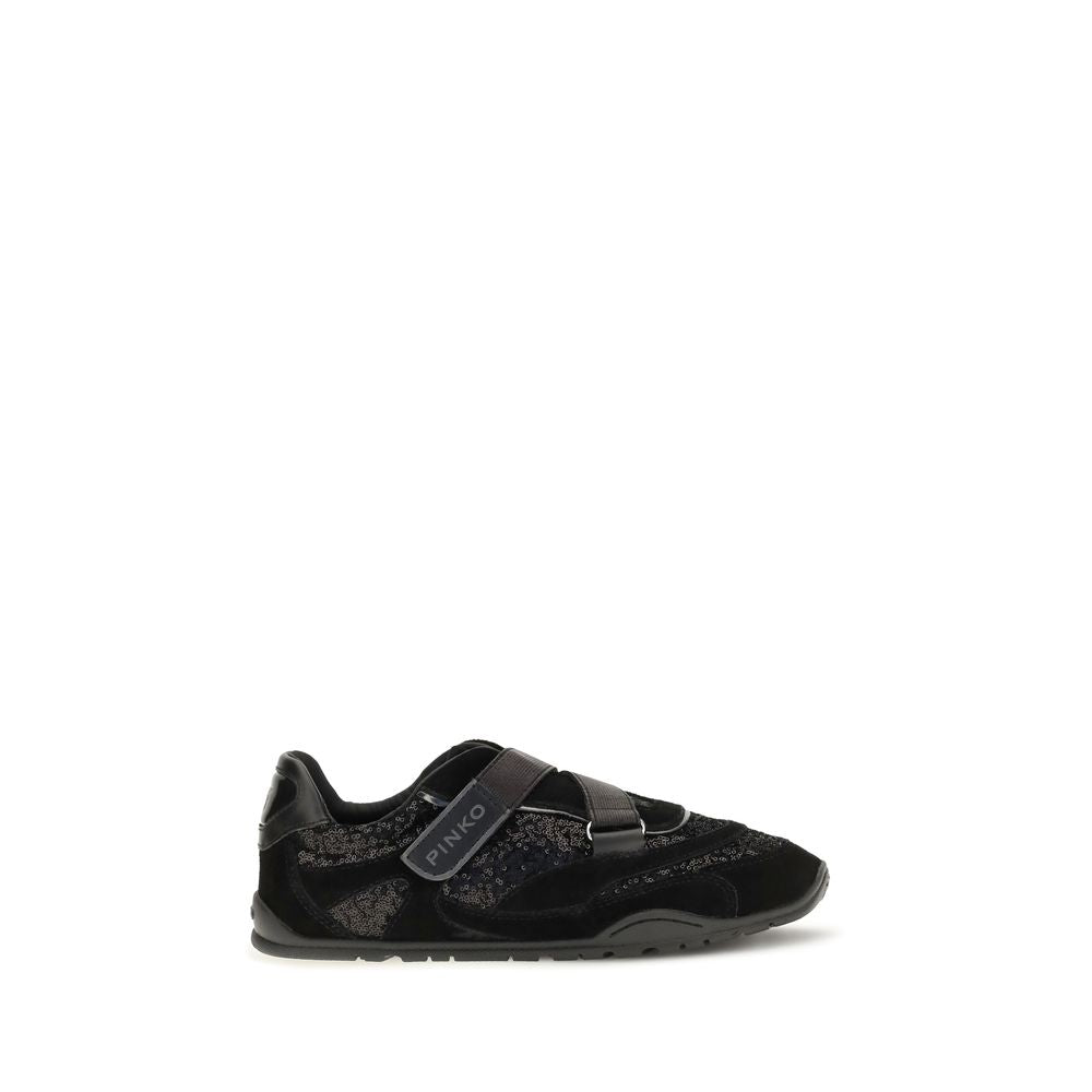 Black suede sneakers used by THE NOTICE to compare material, sole, proportion and everyday use.