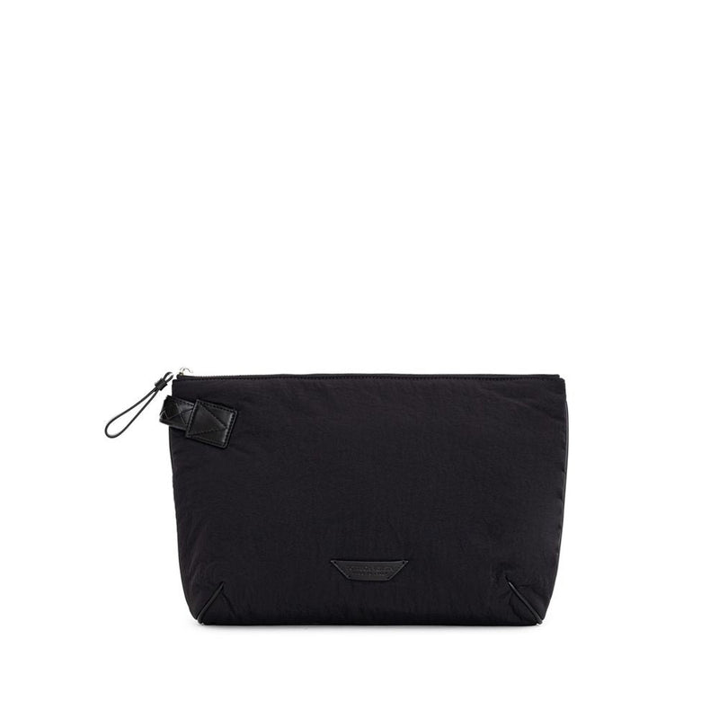 Bottega Veneta black clutch as restrained craft and quiet recognition reference for THE NOTICE by THE GRAY CRAB