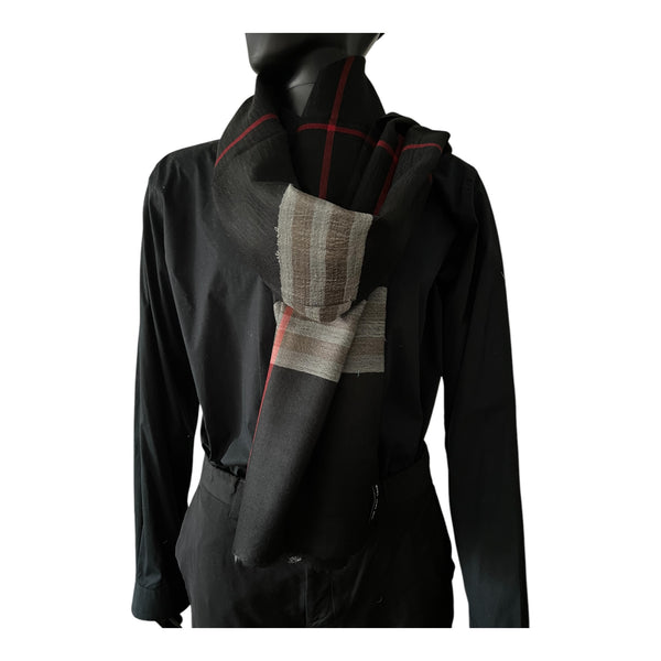 THE GRAY CRAB Classic Regal Black Plaid Scarf